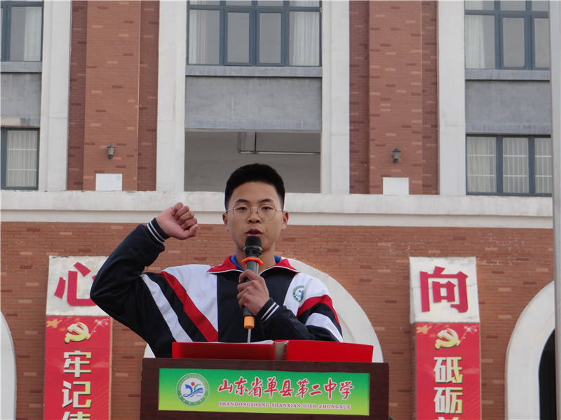 张政_副本.jpg