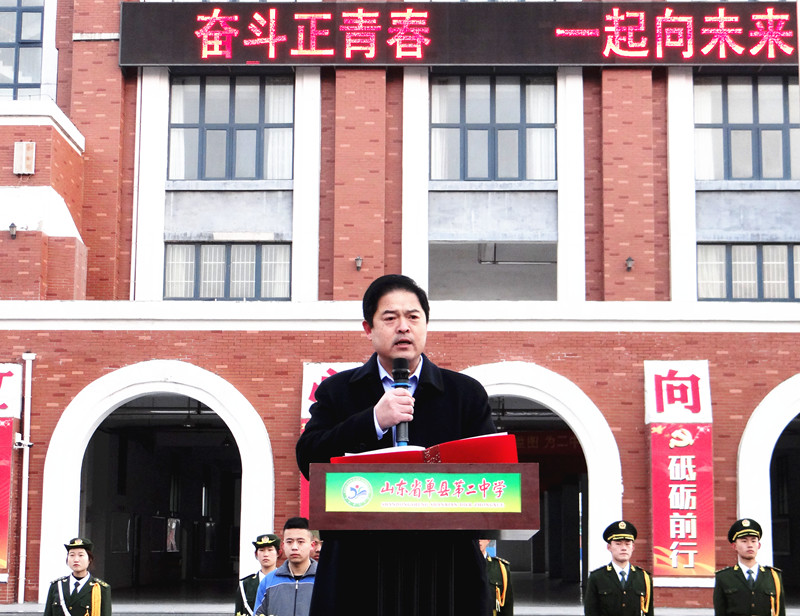 闫校长.jpg