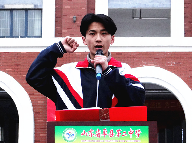 高二年级孙一凡.jpg