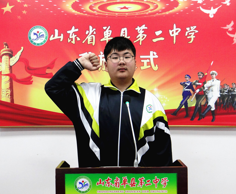 高一年级刘昂.jpg